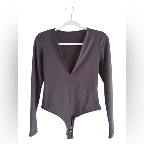 Elegant black v neck Long Sleeve Bodysuit - Picture 2 of 3